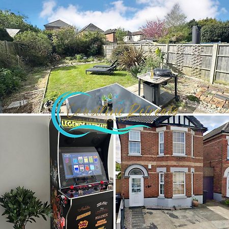 The Capstone Retreat - Beautiful Detached Family Home By Coastline Retreats, Arcade Machine, Parking, Bbq ボーンマス エクステリア 写真