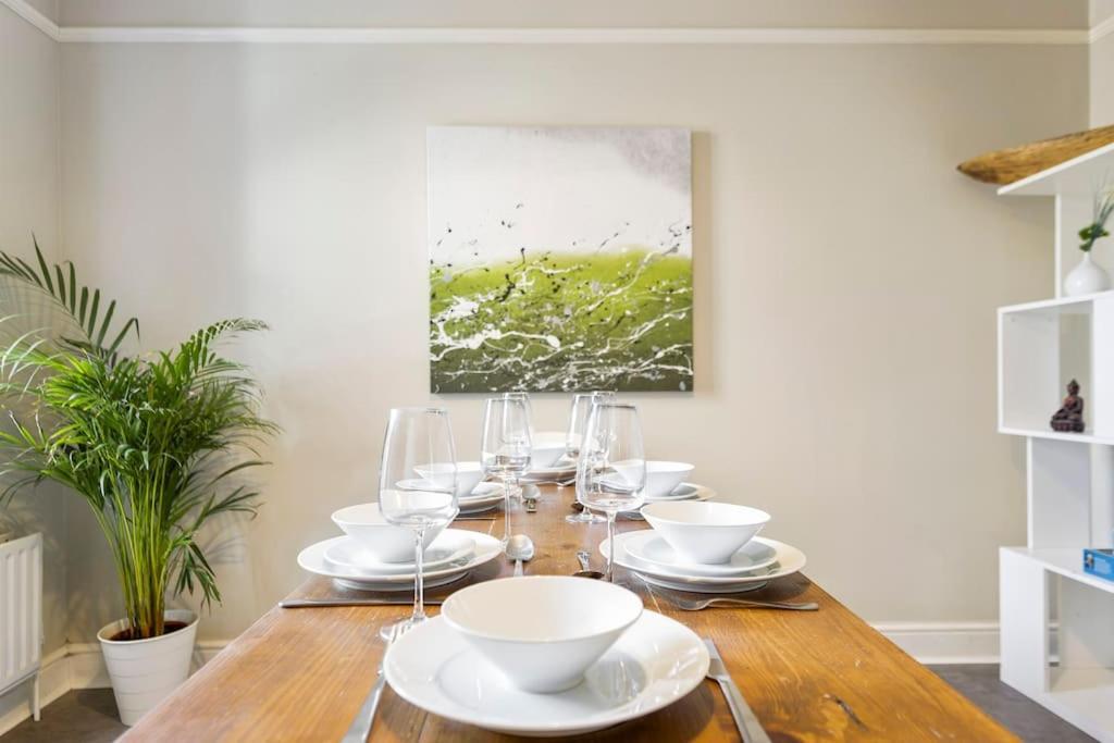 The Capstone Retreat - Beautiful Detached Family Home By Coastline Retreats, Arcade Machine, Parking, Bbq ボーンマス エクステリア 写真