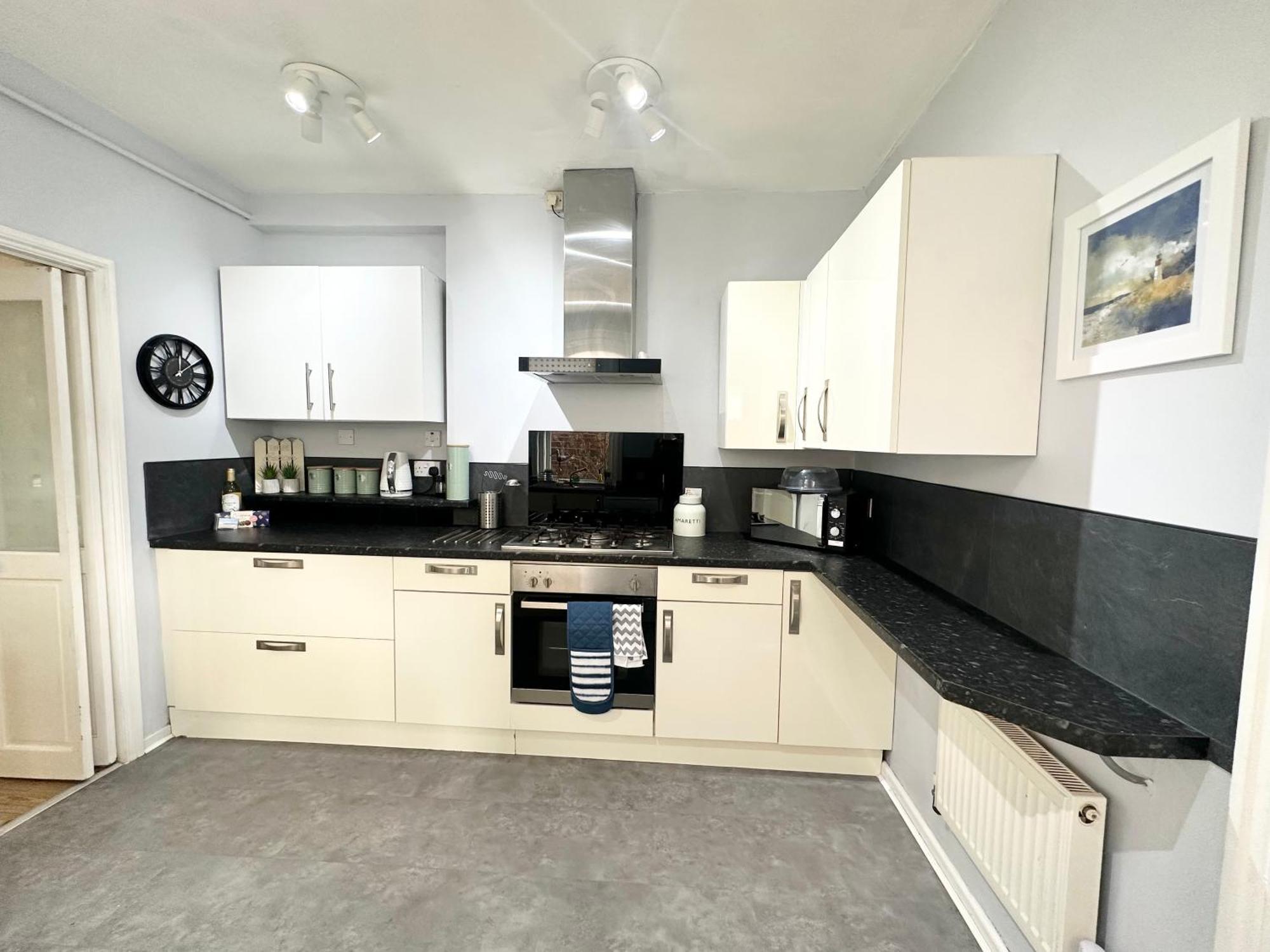 The Capstone Retreat - Beautiful Detached Family Home By Coastline Retreats, Arcade Machine, Parking, Bbq ボーンマス エクステリア 写真