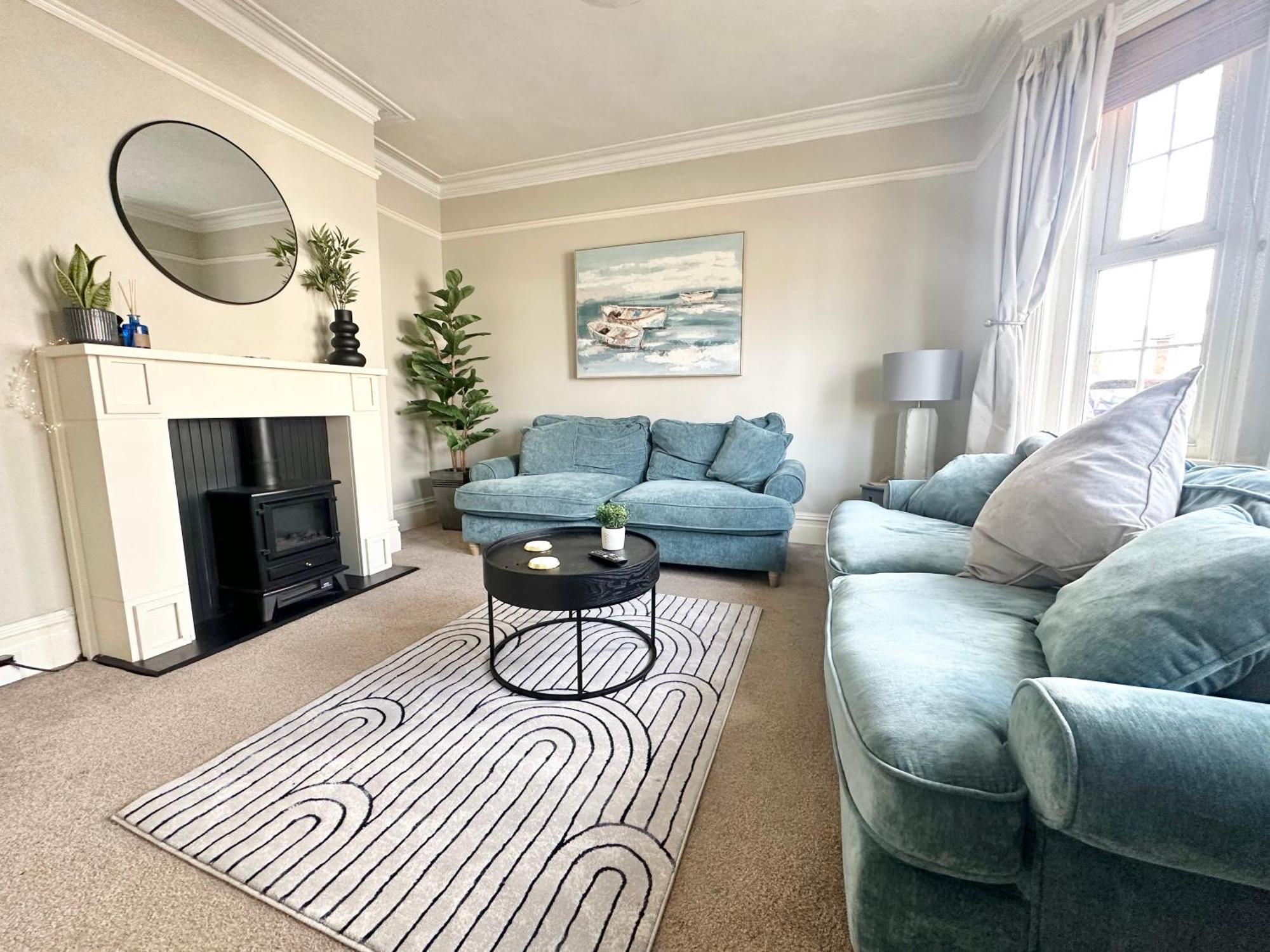 The Capstone Retreat - Beautiful Detached Family Home By Coastline Retreats, Arcade Machine, Parking, Bbq ボーンマス エクステリア 写真