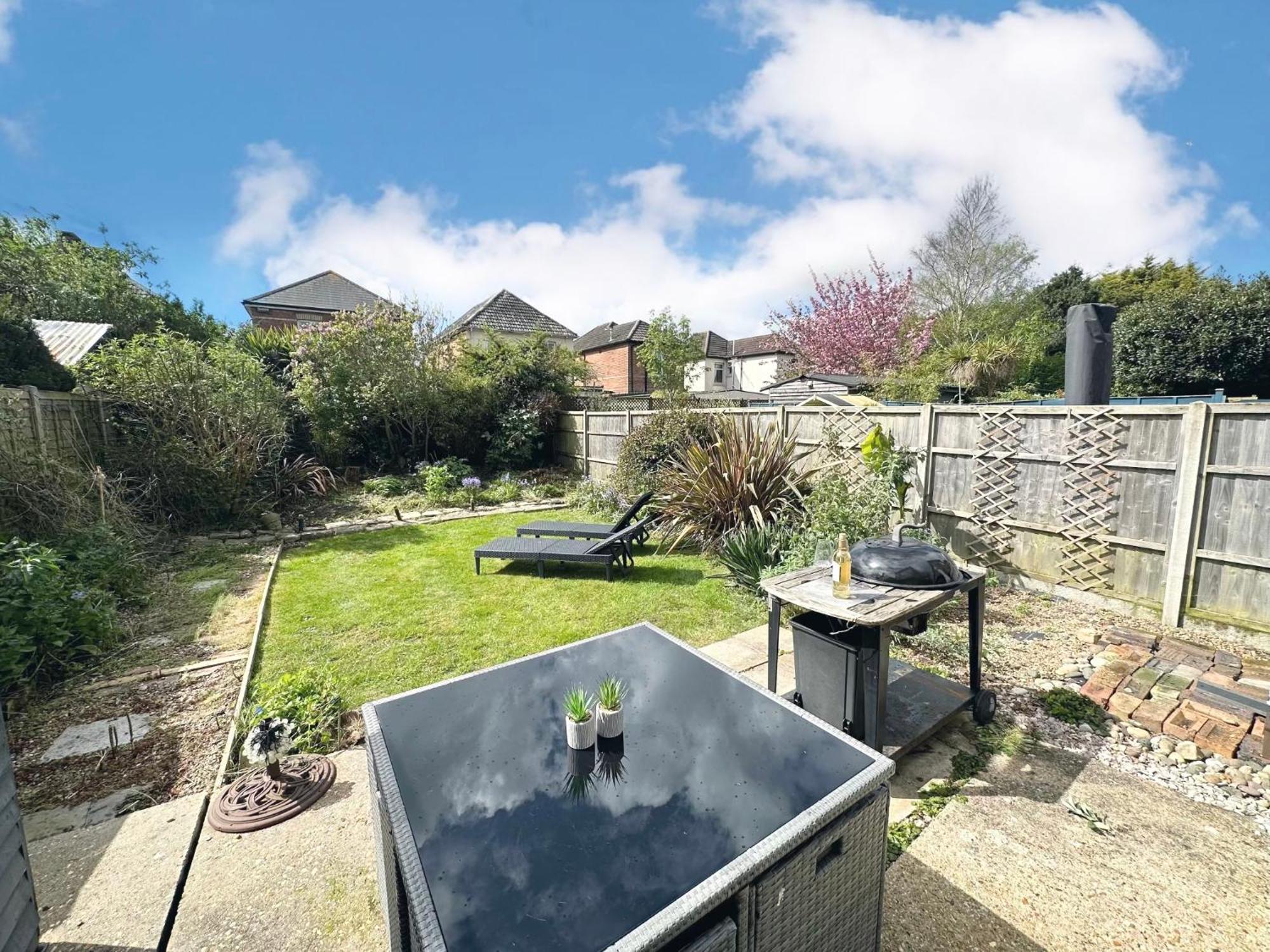 The Capstone Retreat - Beautiful Detached Family Home By Coastline Retreats, Arcade Machine, Parking, Bbq ボーンマス エクステリア 写真